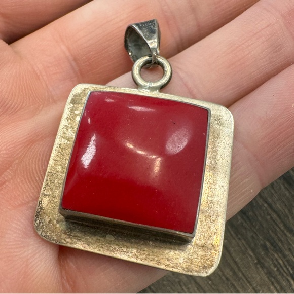 925 Sterling silver Taxco Mexico red stone pendant 11g
